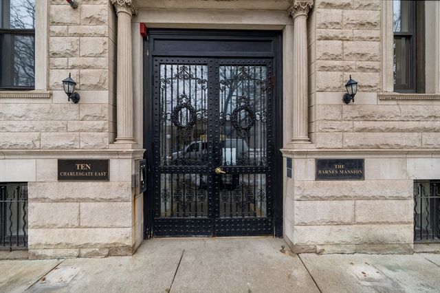 10 Charlesgate E 2, Boston, MA 02215