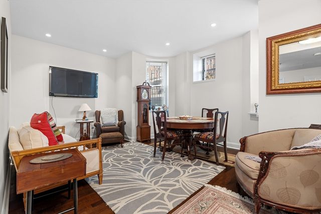 10 Charlesgate E 2, Boston, MA 02215