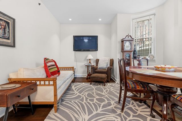 10 Charlesgate E 2, Boston, MA 02215
