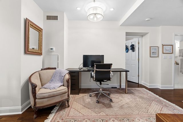 10 Charlesgate E 2, Boston, MA 02215