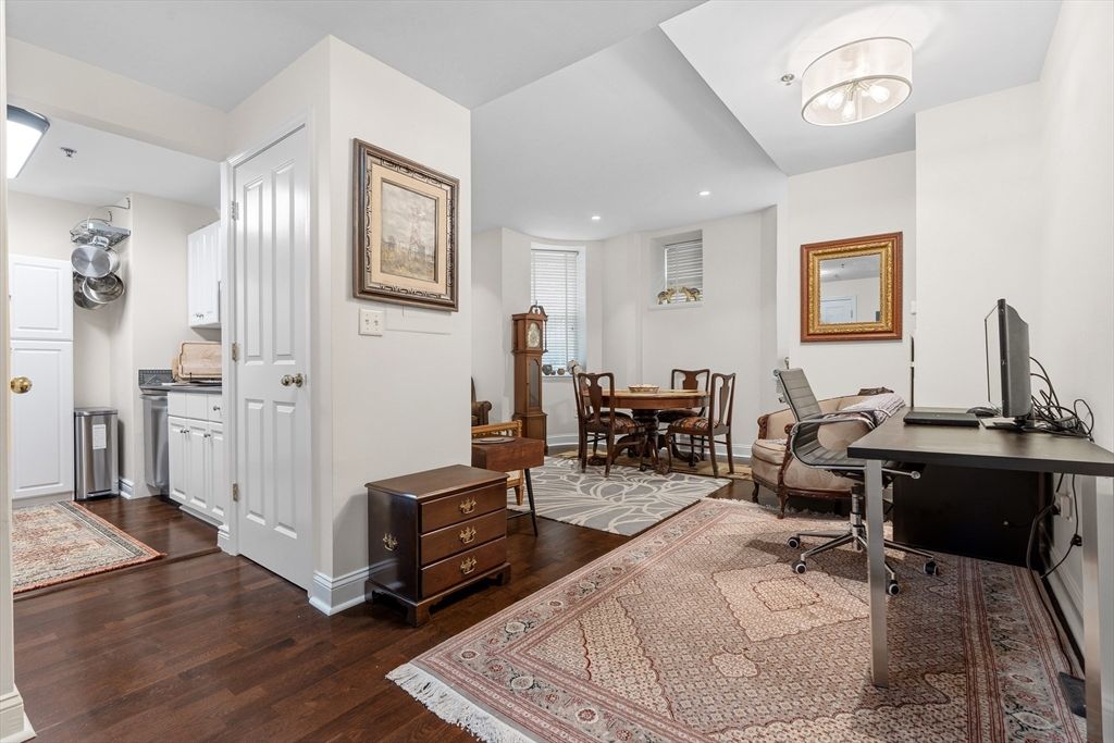 10 Charlesgate E 2, Boston, MA 02215