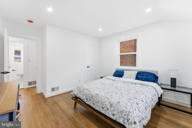 4243 HILDRETH ST SE, Washington, DC 20019