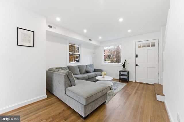 4243 HILDRETH ST SE, Washington, DC 20019