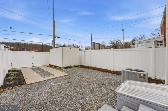 4243 HILDRETH ST SE, Washington, DC 20019