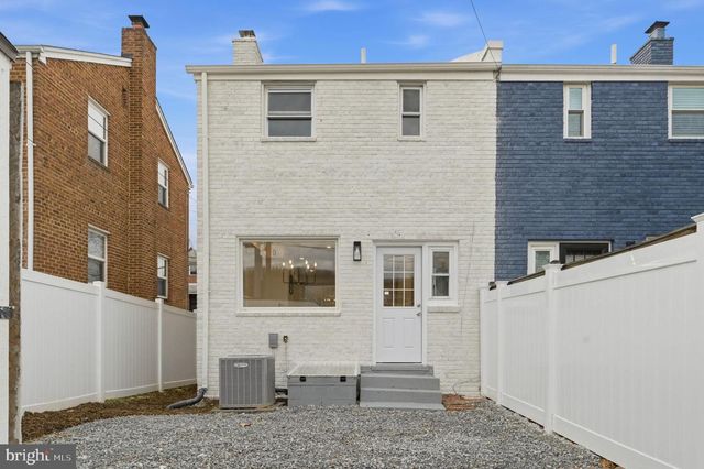 4243 HILDRETH ST SE, Washington, DC 20019