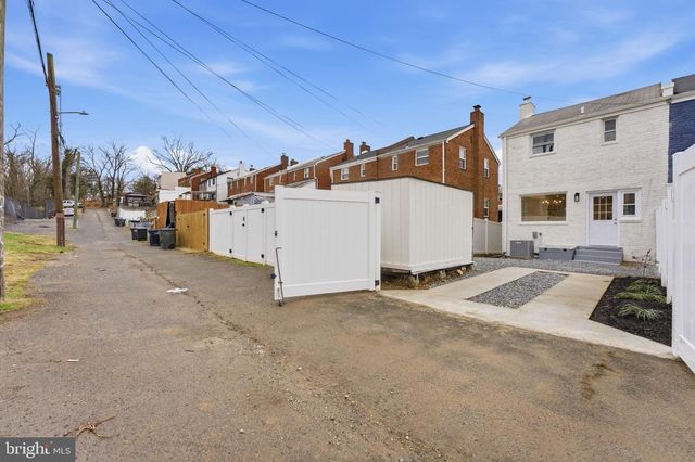 4243 HILDRETH ST SE, Washington, DC 20019