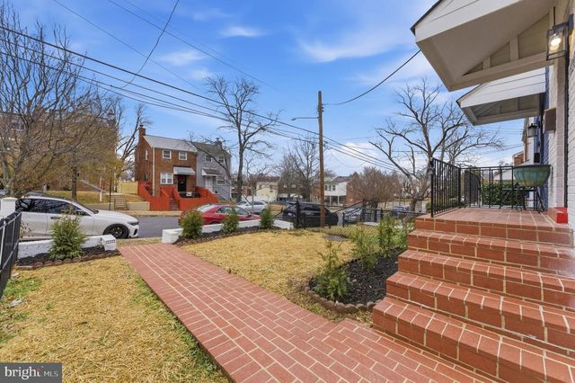 4243 HILDRETH ST SE, Washington, DC 20019