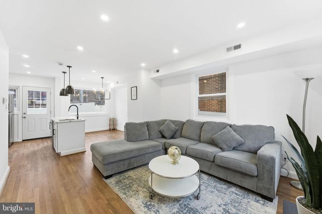 4243 HILDRETH ST SE, Washington, DC 20019