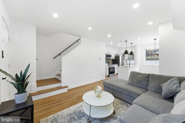 4243 HILDRETH ST SE, Washington, DC 20019