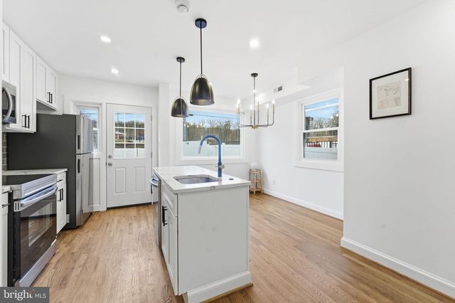 4243 HILDRETH ST SE, Washington, DC 20019