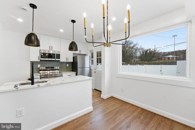 4243 HILDRETH ST SE, Washington, DC 20019