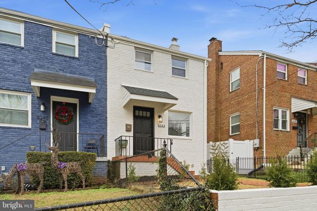 4243 HILDRETH ST SE, Washington, DC 20019