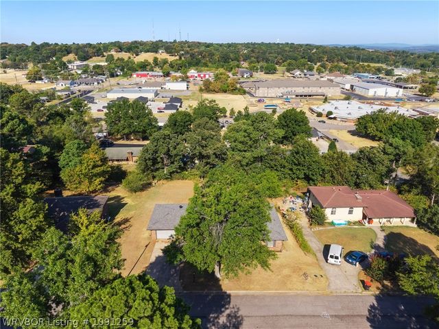 909 N 8th Street, Van Buren, AR 72956