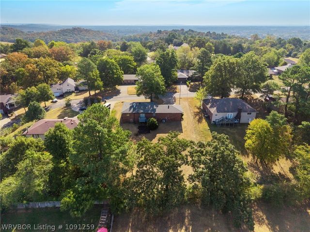 909 N 8th Street, Van Buren, AR 72956