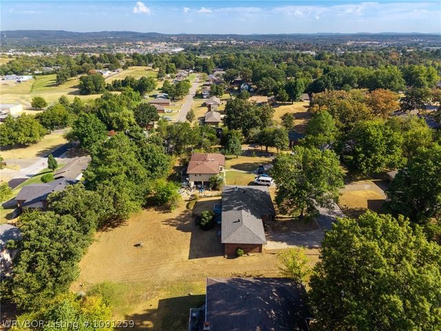 909 N 8th Street, Van Buren, AR 72956