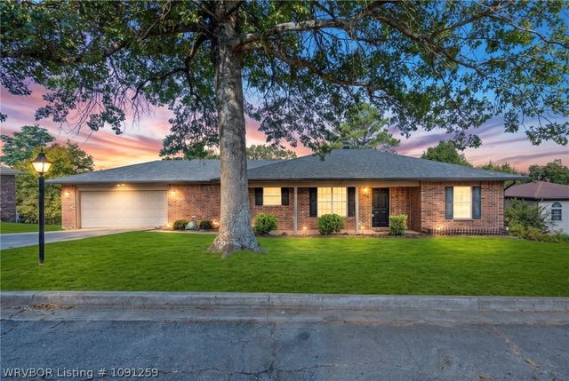 909 N 8th Street, Van Buren, AR 72956