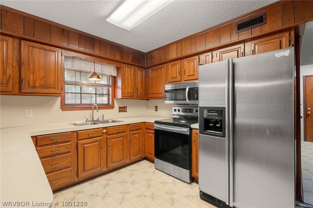 909 N 8th Street, Van Buren, AR 72956