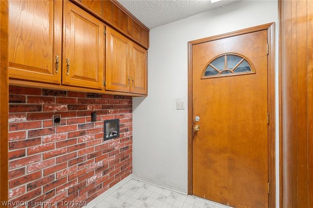 909 N 8th Street, Van Buren, AR 72956