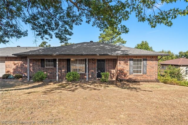 909 N 8th Street, Van Buren, AR 72956