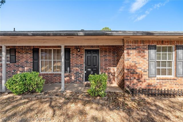 909 N 8th Street, Van Buren, AR 72956