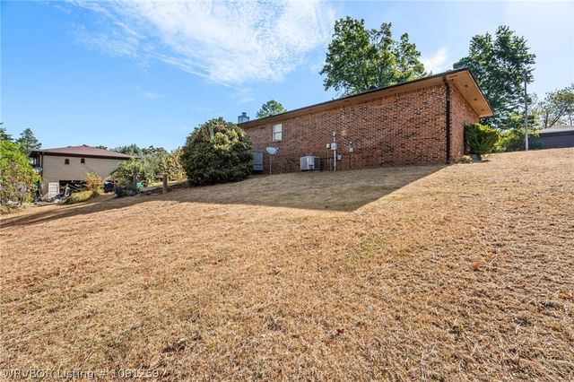 909 N 8th Street, Van Buren, AR 72956