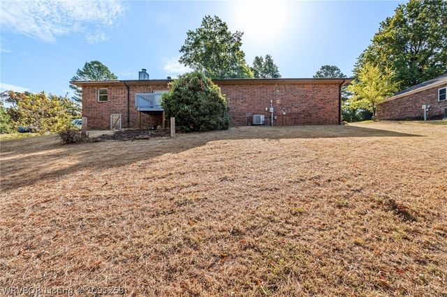 909 N 8th Street, Van Buren, AR 72956