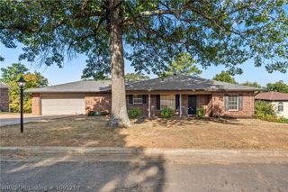 909 N 8th Street, Van Buren, AR 72956