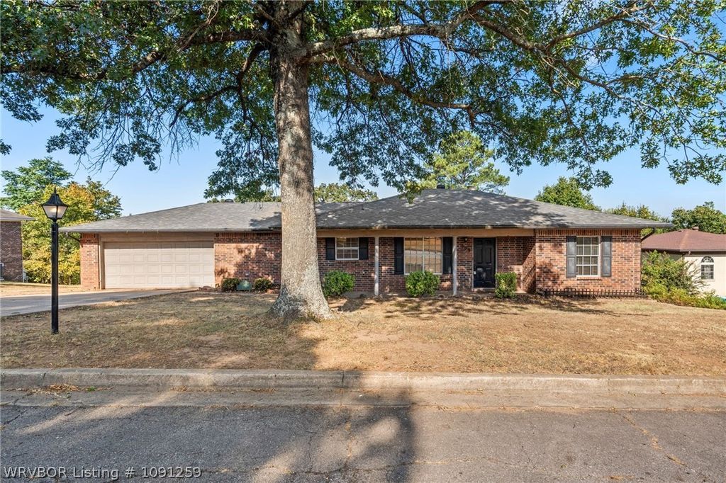 909 N 8th Street, Van Buren, AR 72956
