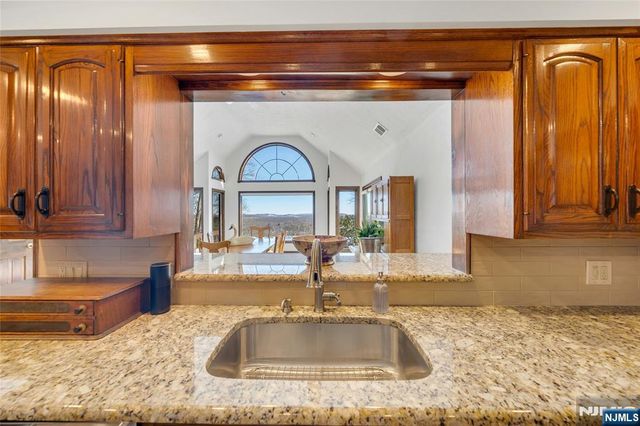 12 Laurel Hill Road, Rockaway Township, NJ 07435