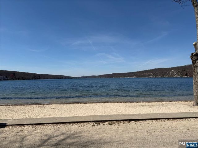 12 Laurel Hill Road, Rockaway Township, NJ 07435