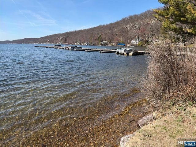 12 Laurel Hill Road, Rockaway Township, NJ 07435