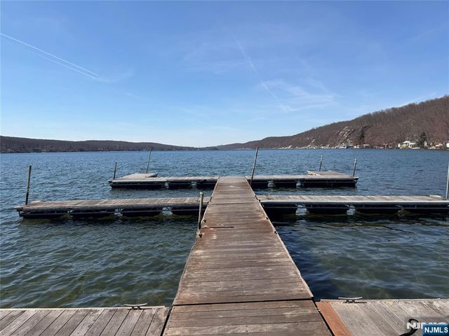 12 Laurel Hill Road, Rockaway Township, NJ 07435