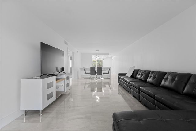 4301 Martinique Circle M2, Coconut Creek, FL 33066