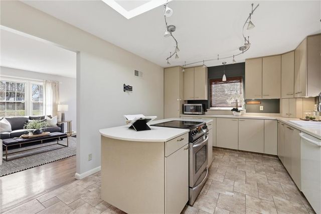 7630 Pawnee Street, Prairie Village, KS 66208