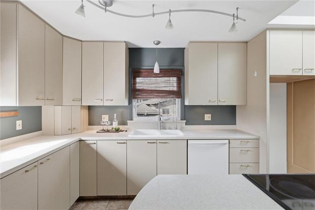 7630 Pawnee Street, Prairie Village, KS 66208