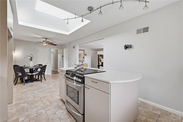 7630 Pawnee Street, Prairie Village, KS 66208