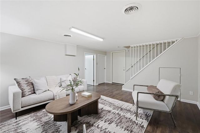 7630 Pawnee Street, Prairie Village, KS 66208