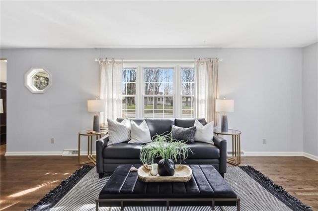 7630 Pawnee Street, Prairie Village, KS 66208