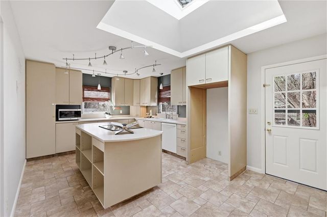 7630 Pawnee Street, Prairie Village, KS 66208