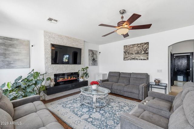 43266 W LINDGREN Drive, Maricopa, AZ 85138