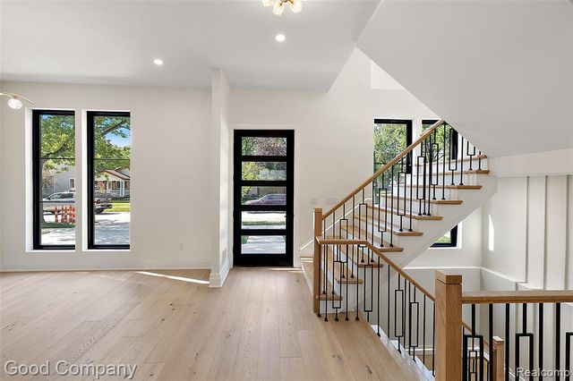 1228 W Windemere Avenue, Royal Oak, MI 48073