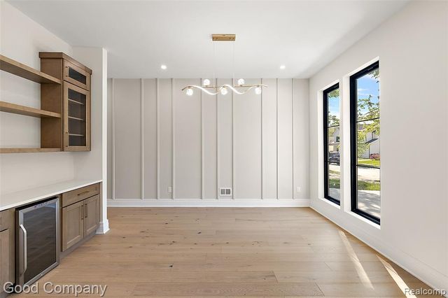1228 W Windemere Avenue, Royal Oak, MI 48073