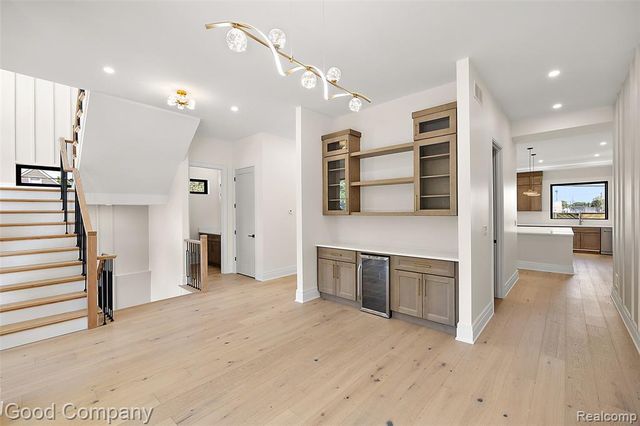 1228 W Windemere Avenue, Royal Oak, MI 48073
