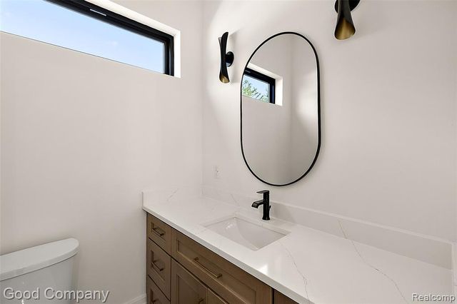 1228 W Windemere Avenue, Royal Oak, MI 48073