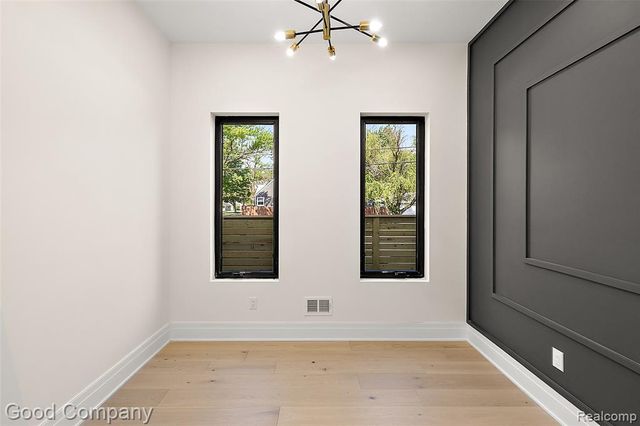 1228 W Windemere Avenue, Royal Oak, MI 48073