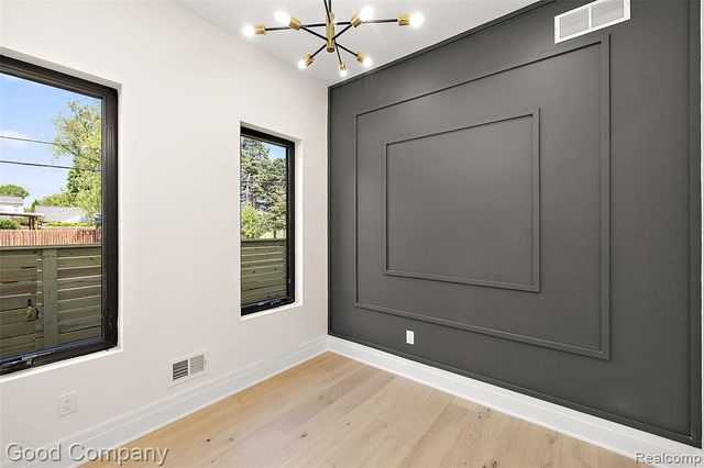 1228 W Windemere Avenue, Royal Oak, MI 48073