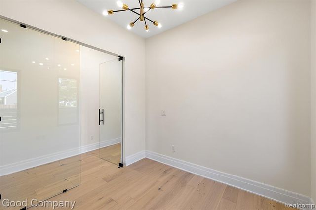 1228 W Windemere Avenue, Royal Oak, MI 48073