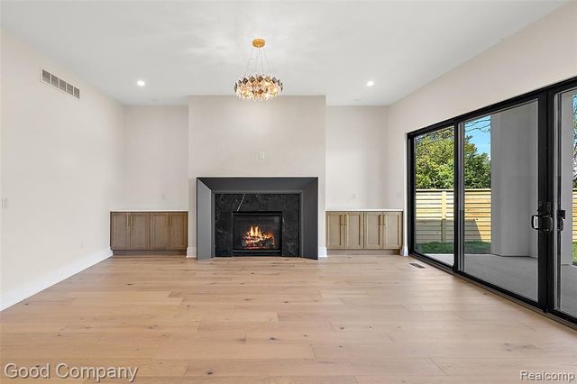 1228 W Windemere Avenue, Royal Oak, MI 48073