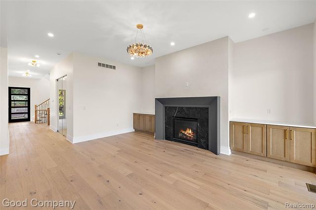 1228 W Windemere Avenue, Royal Oak, MI 48073