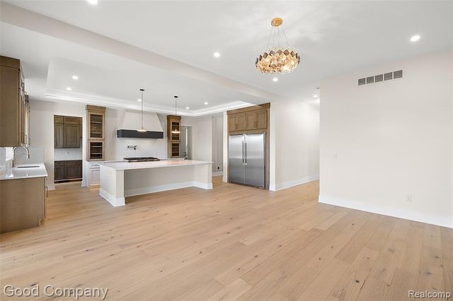 1228 W Windemere Avenue, Royal Oak, MI 48073